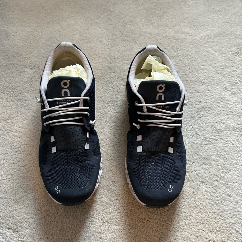 On running cloud sneakers M8